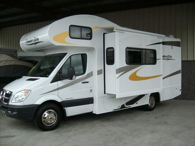 New 2010 Fourwinds Freedom Elite 23S Class C For Sale